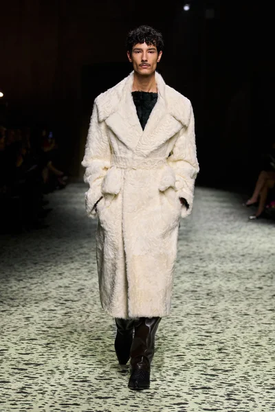 Look 76